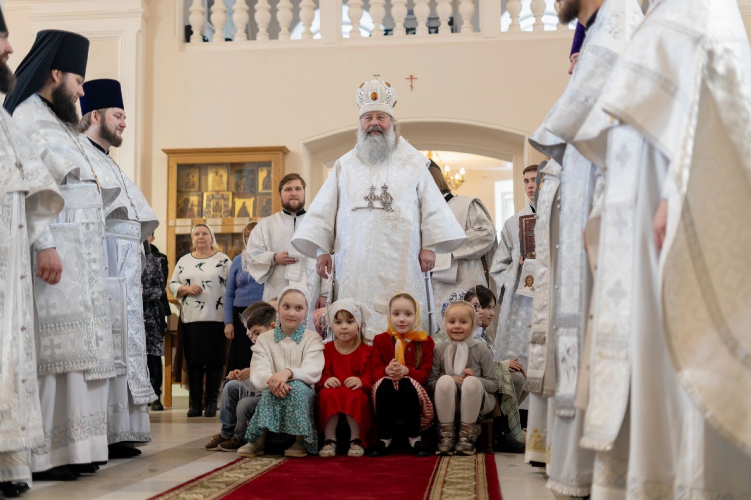 Митрополит Кирилл освятил престолы на Сергиевском архиерейском подворье города Казани