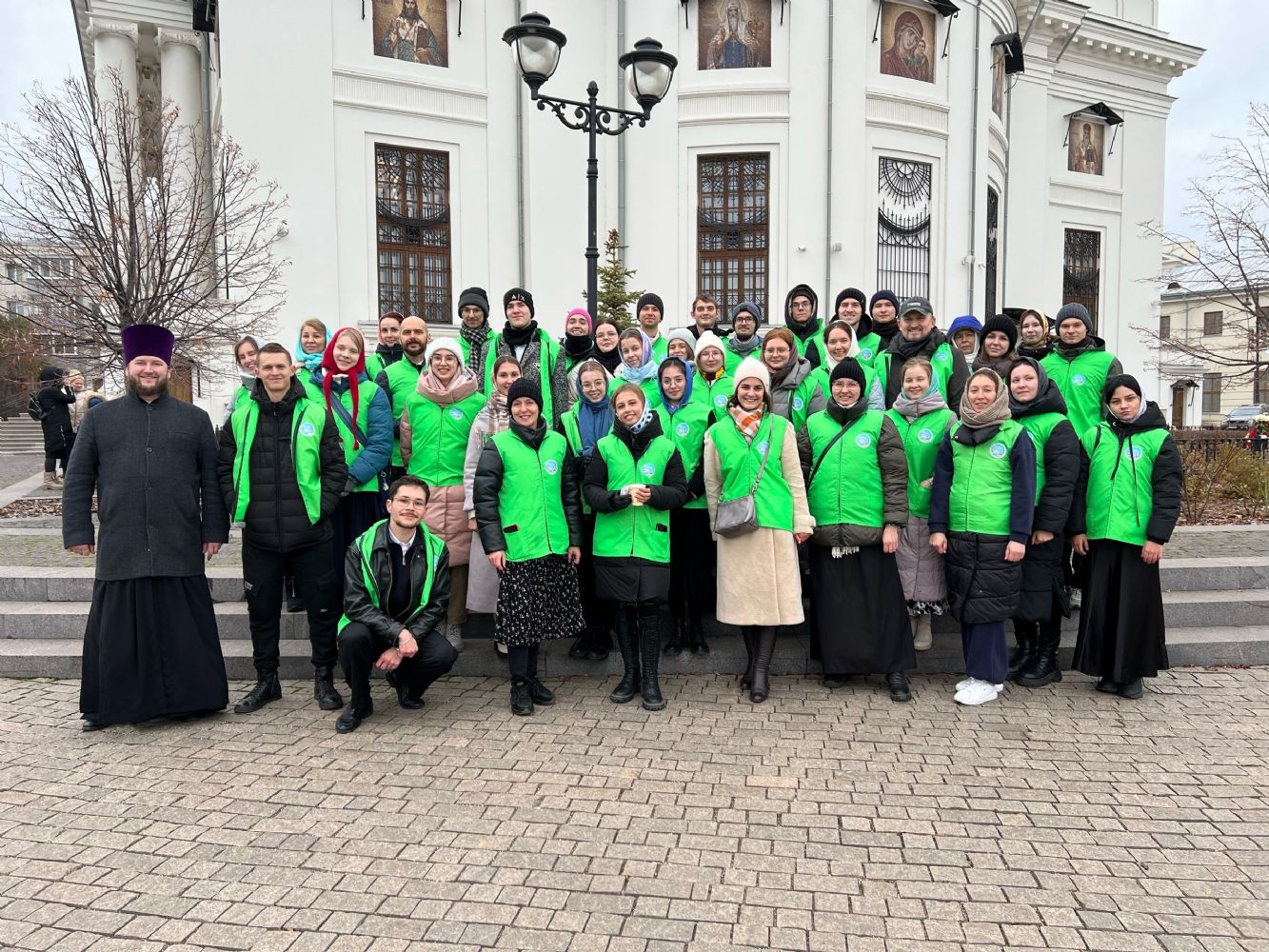 Ребята Сергиевской молодёжки стали участниками-добровольцами в праздник Казанской иконы Божией Матери