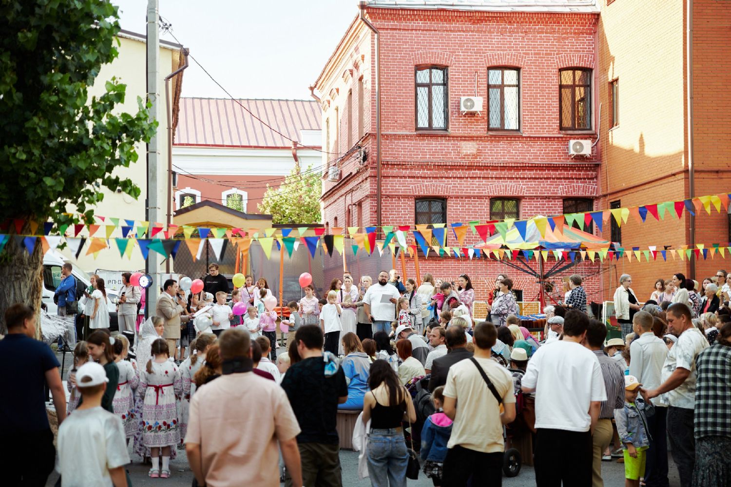 Праздник любви, единения, дружбы и семейной атмосферы