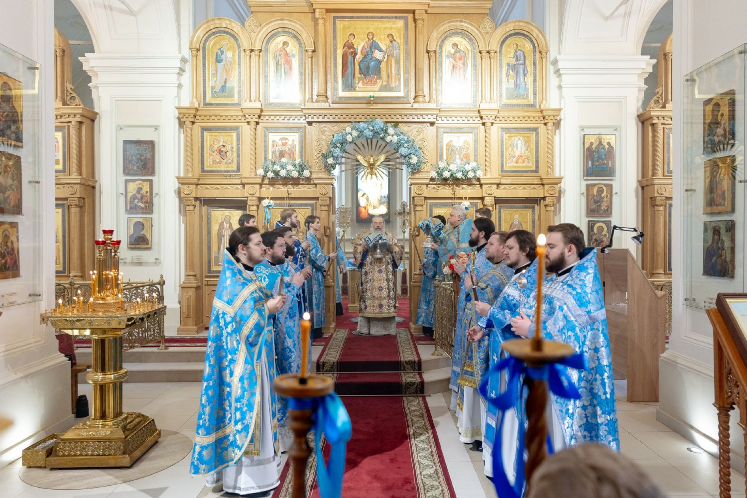 Архиерейское боослужение в праздник Сретения Господня