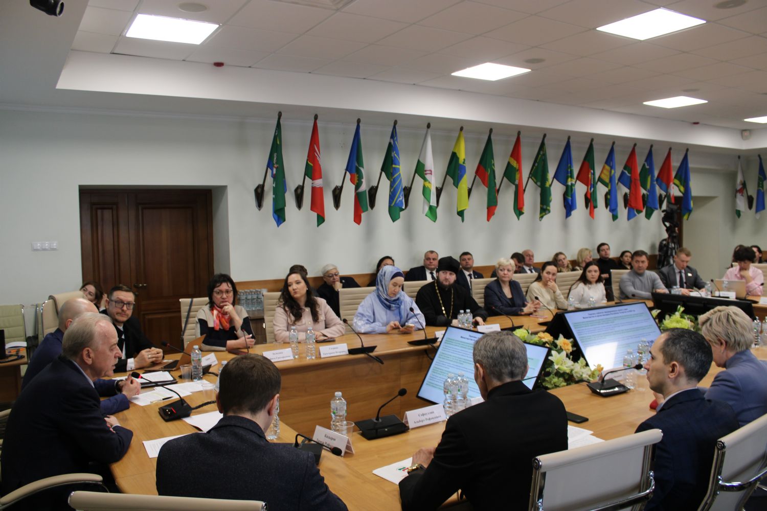 Отец Артемий принял участие в общественных обсуждениях итогов работы Министерства по делам молодёжи РТ за 2025 год