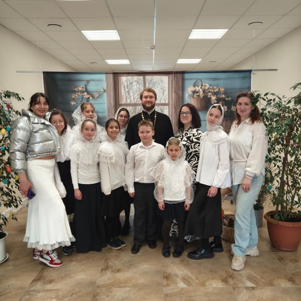 Наши воспитанницы выступили на пасхальном утреннике в день жен-мироносиц